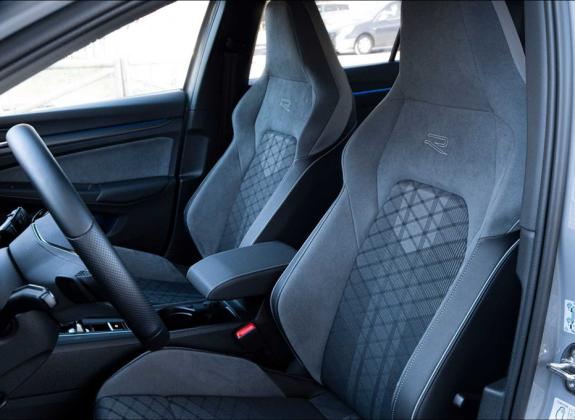 Hệ thống, bố trí trang bị ghế ngồi cao cấp